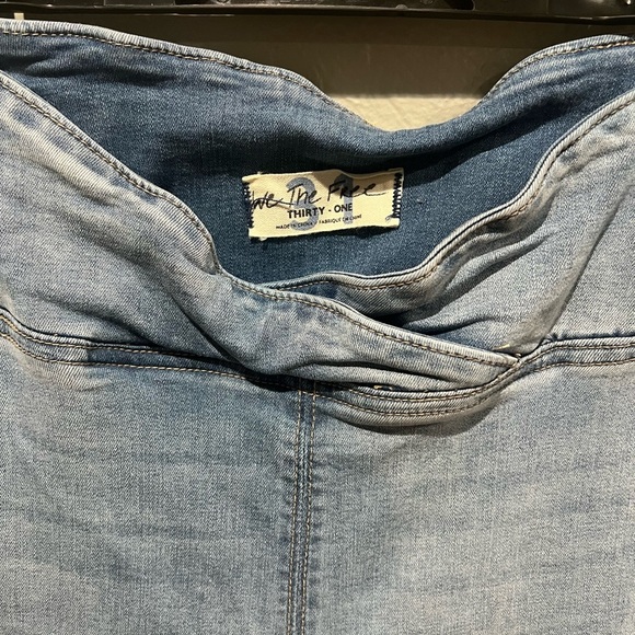 We The Free Light Blue Flare Jeans In Excellent Condition Size 31 - Picture 2 of 4